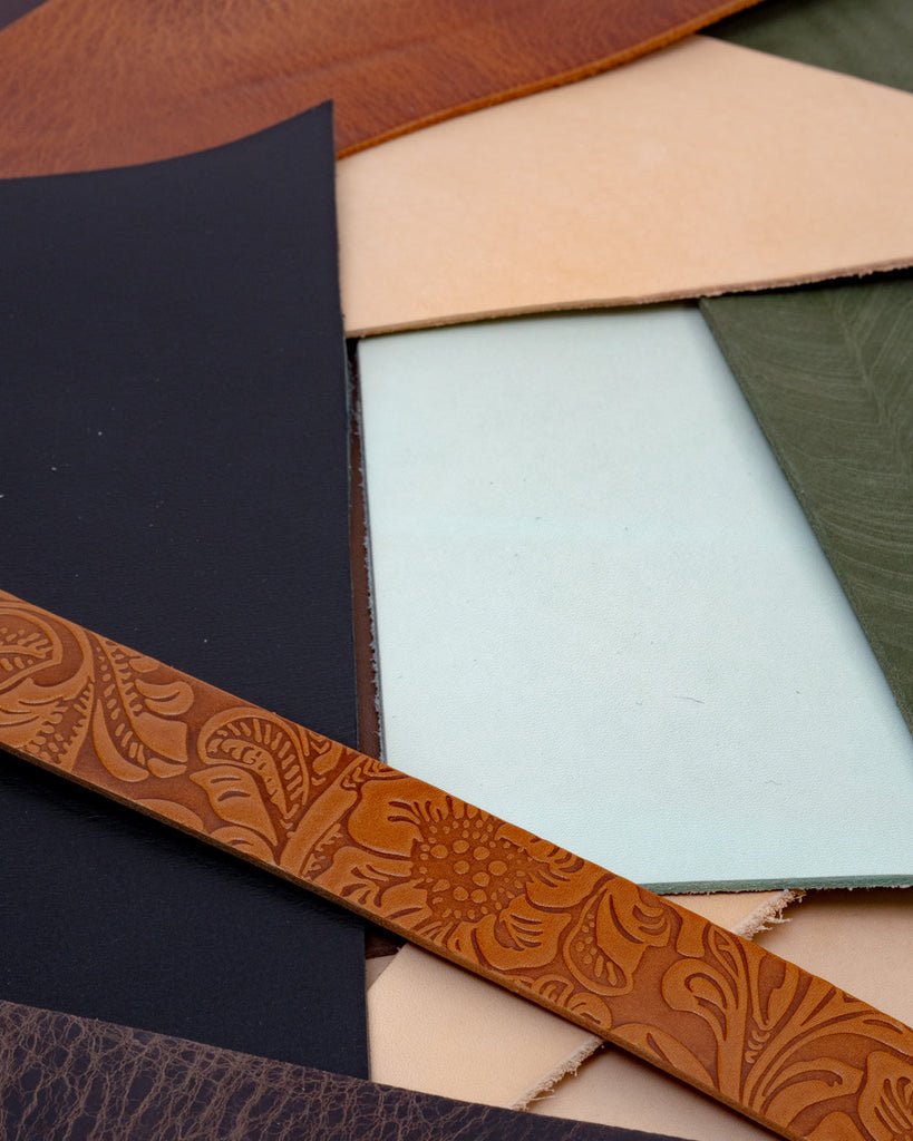 Package of Vegetable-Tanned Leather Scraps - Assorted Colors and Finishes Leer
