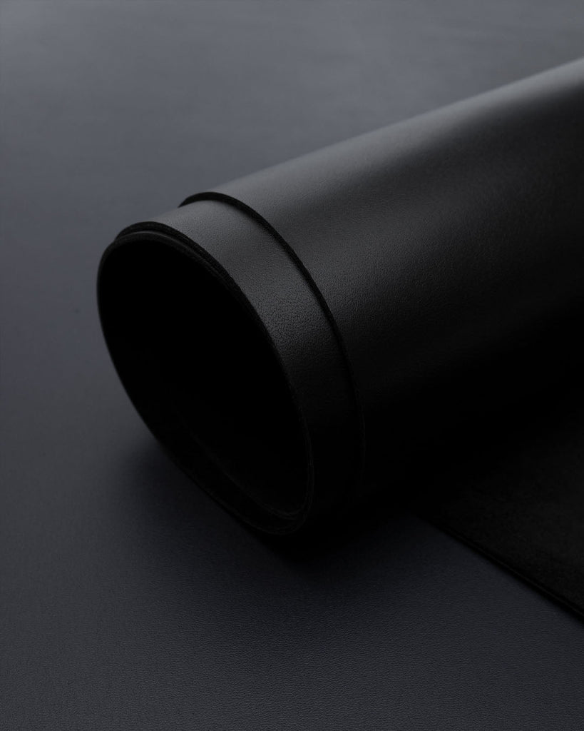 Amaryllis Collection | Firm And Smooth Calf Leather With A Silk Gloss Black / Panel (30 X 20 Cm)
