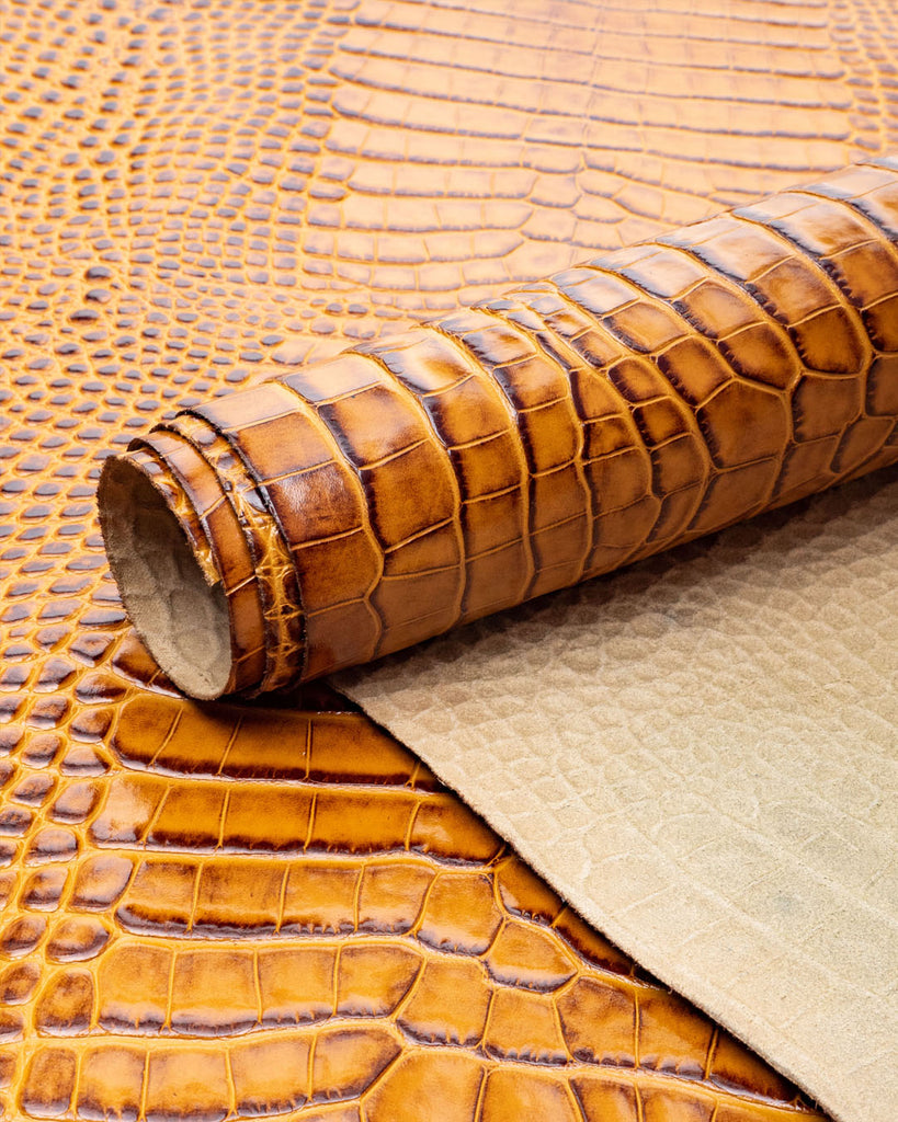 Como Collection | Firm Cow Leather With A Two-Tone Crocodile Print Leer