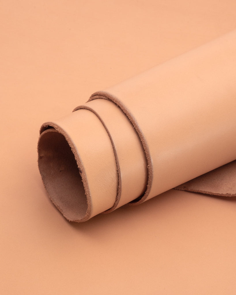 Vienna Collection | Vegetable tanned firm harness leather (2 - 3 oz.) Natural / Panel - 12 x 6 inches (0.5 ft2) Leer