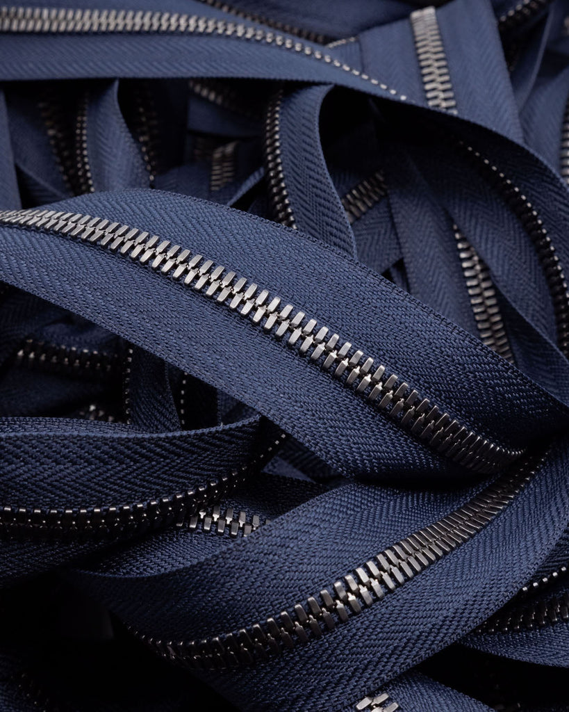 Ykk Excella® | Zipper On Roll Gunmetal Size 5 Marine Blue 058 Ritsen
