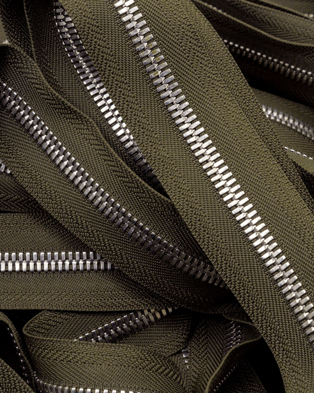 ROCKYN⭐︎ROLL Excella® | Most beautiful YKK silver zipper on a roll